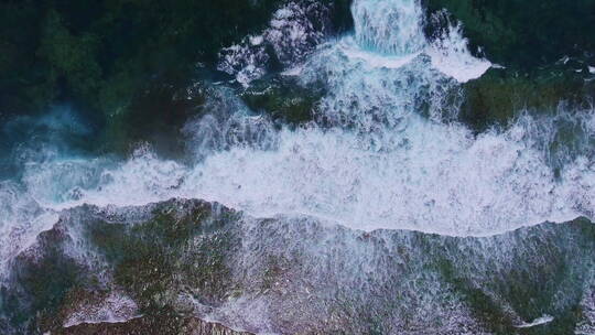 航拍大气磅礴的大海海浪巨浪奔腾