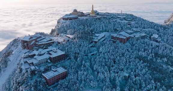 环绕航拍四川峨眉山金顶冬季雪景云海景观