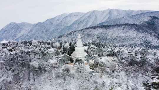 雪覆庐山