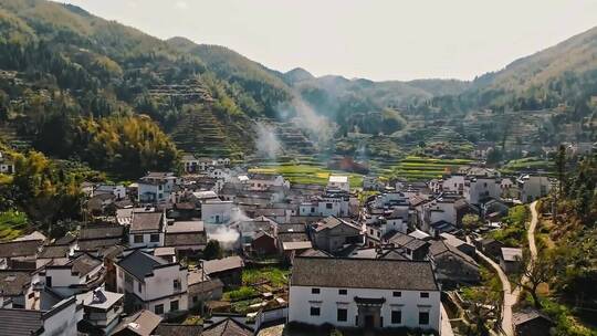 去不了远方，那就湖边走走，拍拍照，风景