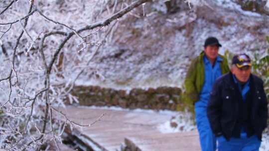 安徽黄山雪景游客游览行人人流视频素材