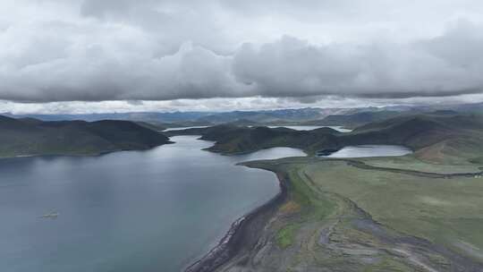 普莫雍措湖岸湿地风光