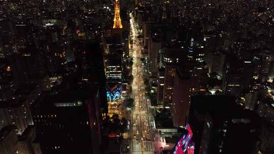 巴西圣保罗市中心的夜晚。市中心区的夜晚生活风景。