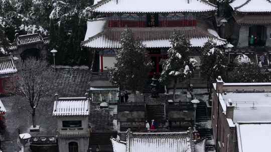 洛阳龙门石窟香山寺雪景