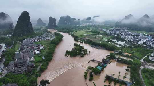 桂林阳朔暴雨漓江遇龙河河水暴涨