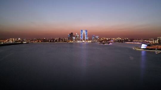 晚霞风光苏州东方之门与金鸡湖夜景