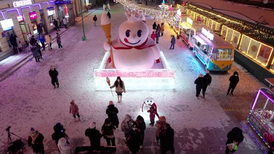 哈尔滨中央大街雪人夜景