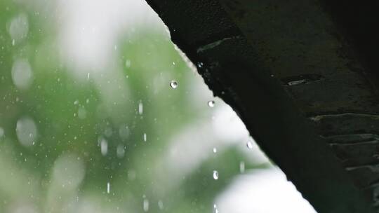 节气雨水下雨的屋檐