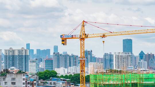 建设中的建筑工地塔吊