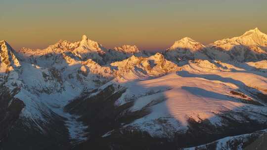 航拍梅里雪山