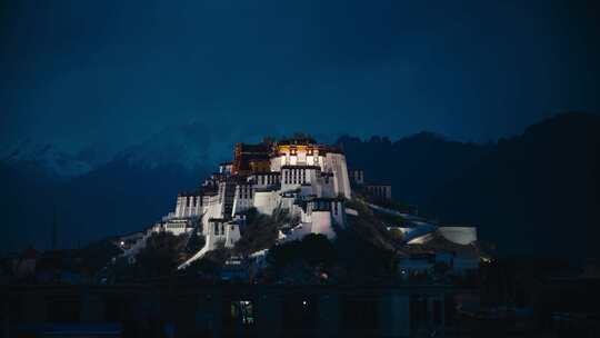 布达拉宫