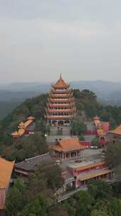 竖版航拍四川遂宁灵泉寺风景区