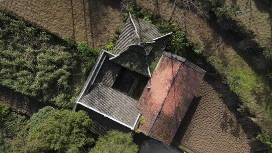 山间田野老建筑寺庙航拍