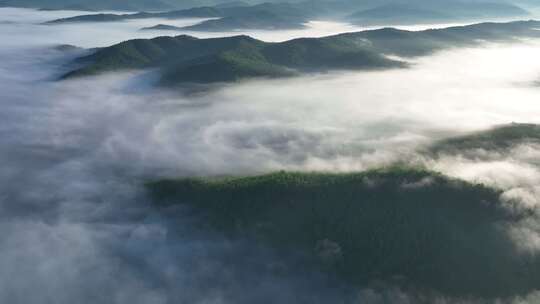 航拍水墨山林云雾缭绕