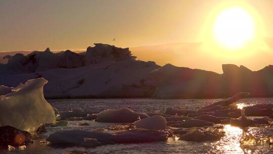 阳在冰岛冰冻的北极落下视频素材模板下载