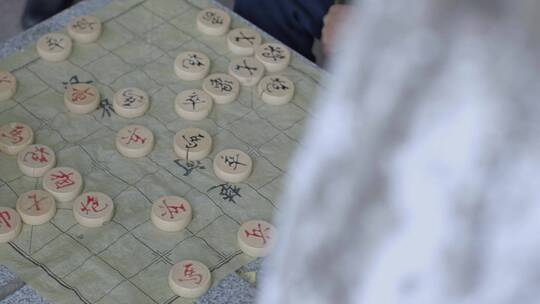 实拍下象棋公园休闲人文