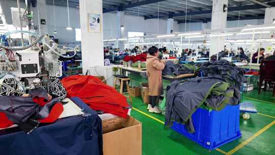 公司流水线制衣厂车间工作加工生产