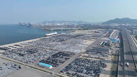 汽车码头 船舶航运 海运汽车 港口物流