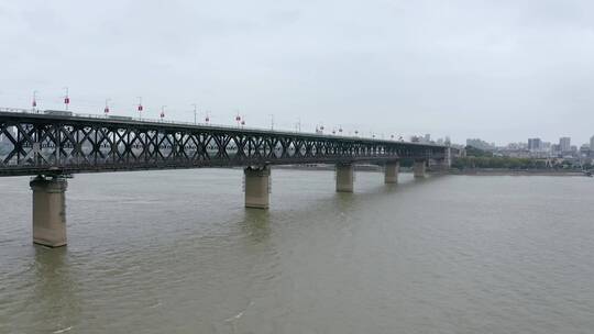 武汉长江大桥车流航拍镜头视频素材模板下载