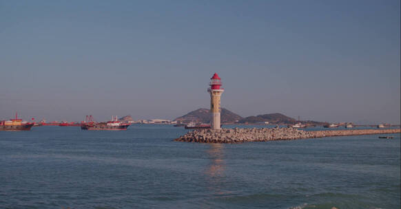 珠海桂山岛灯塔前漂荡的海浪