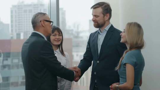 商业沟通交流合作握手谈判项目洽谈