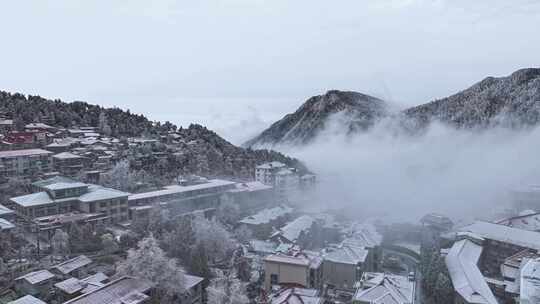 庐山牯岭镇雪景雾凇云海涌动大气航拍