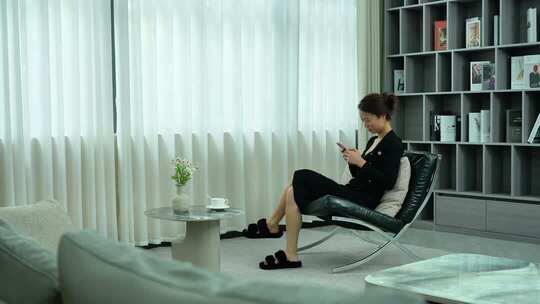 文艺女青年居家休闲生活状态