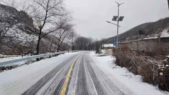 【原创】开车行驶在雪地公路上 下雪开车