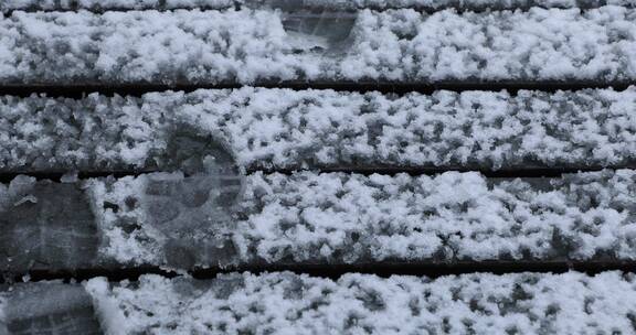 冬季下雪雪地里的脚印空镜合集