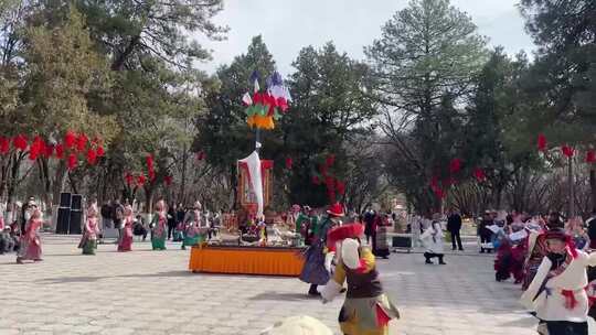 少数民族广场传统活动场景