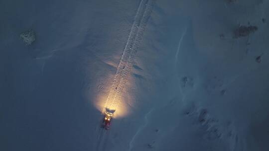 航拍的奥地利雪地车