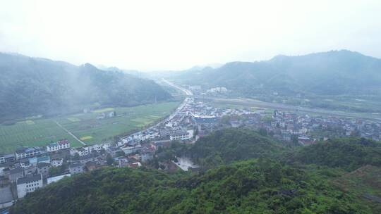 4k冷调雨季山峰航拍