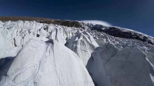 穿越机航拍攀登雪山冰川慕士塔格峰特殊视角