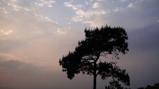 山上风景阳光傍晚天空