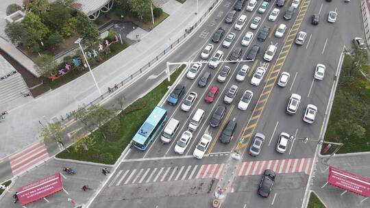 繁忙的城市道路航拍