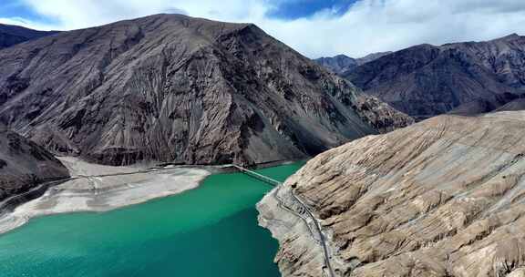 新疆塔县班迪尔湖下板地水库桥梁航拍