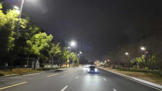 城市夜晚夜景开车第一视角汽车窗外沿途风景