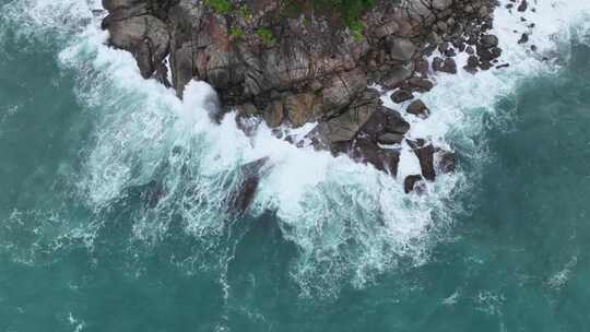 鸟瞰泰国普吉岛热带雨林海岸线