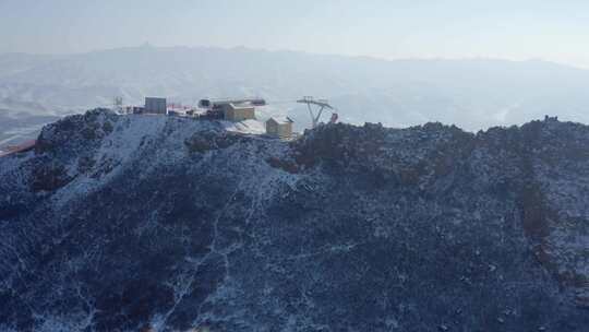 内蒙古呼和浩特马鬃山滑雪场缆车雪景航拍