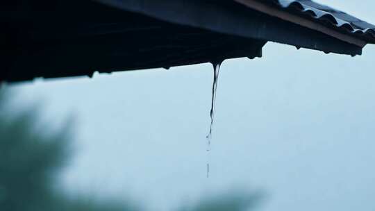 水滴雨水水花意境屋檐雨滴倒影