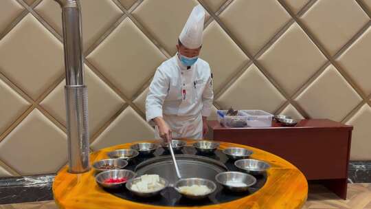 铁锅炖大鱼贴饼子，从材料准备到制作过程。