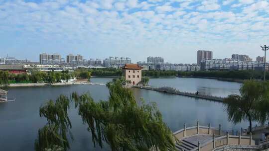 金乡奎星湖公园蓝天白云城市宣传片航拍