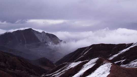 青海拉脊山雪山云雾航拍