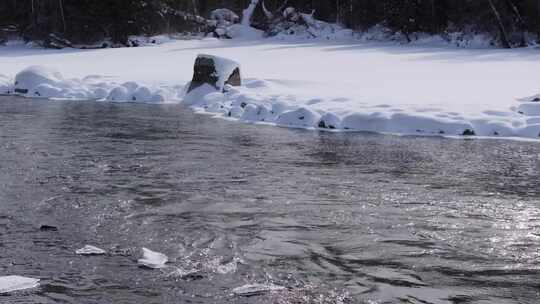 冬季喀纳斯晨雾雪蘑菇雾凇冰河野鸭雪山森林