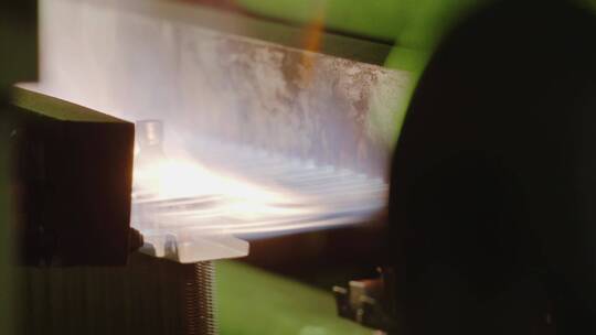 自动化空调铜管钛金管冷凝器弯管高温焊接视频素材模板下载