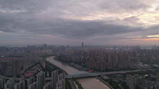 夏日傍晚 晚霞映衬夏的芜湖主城航拍素材