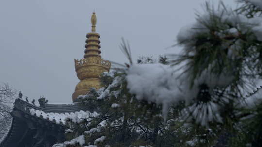 杭州径山寺中式古建筑寺庙雪景