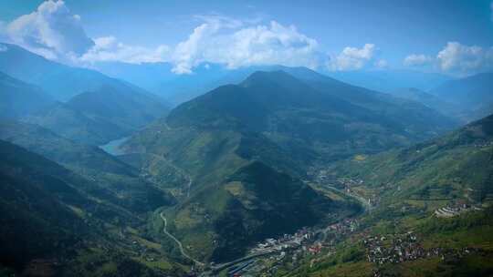 4k风景航拍山中的风景