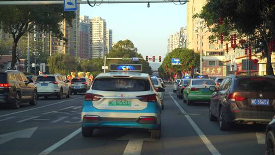 城市道路开车汽车行驶行车记录仪驾驶视角视频素材模板下载