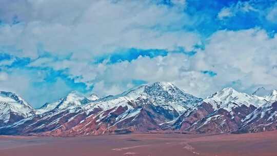 连绵的雪山